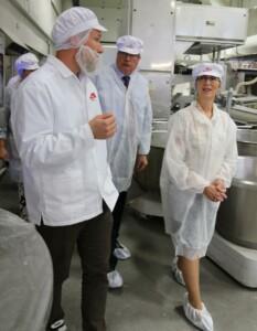 Ministerivierailu Porokylän Leipomolla