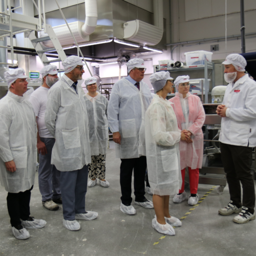 Ministerivierailu Porokylän Leipomolla